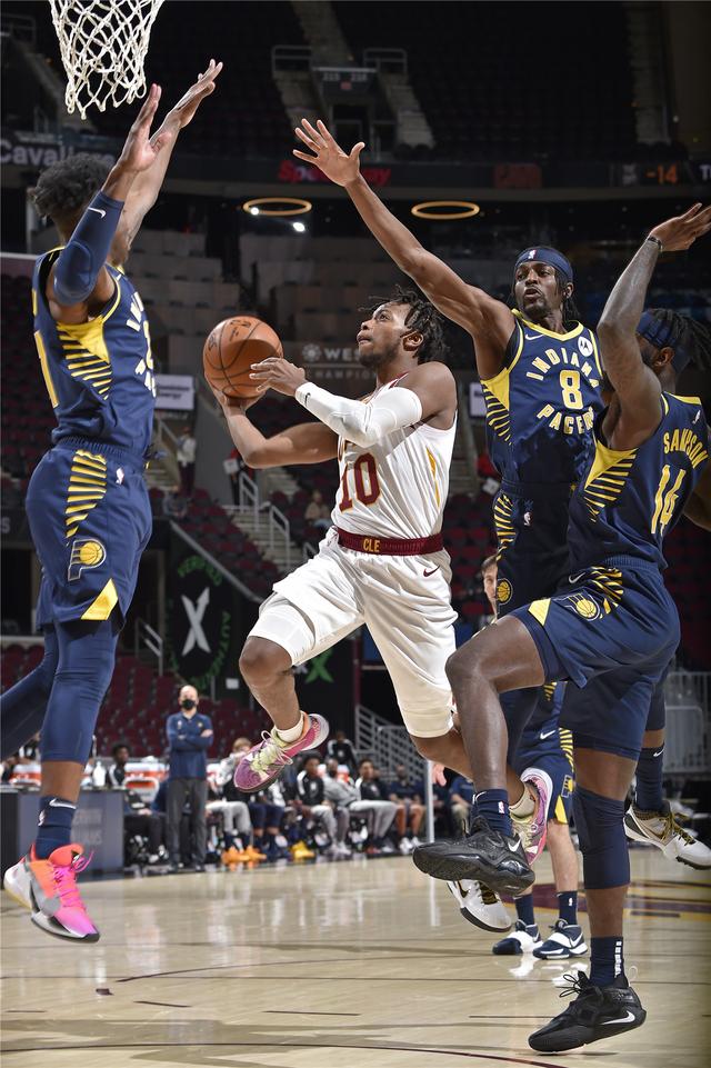 他全力一蹬 他全力一蹬