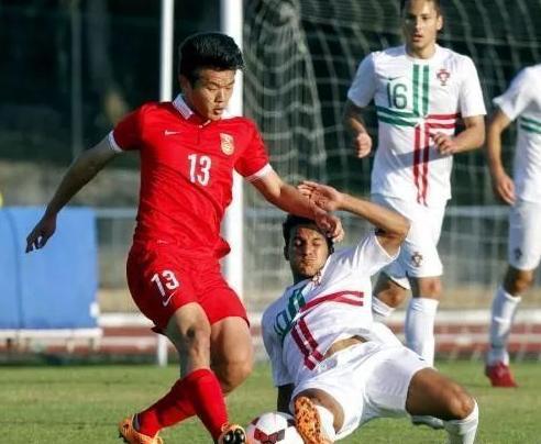 候考验着球 候考验着球