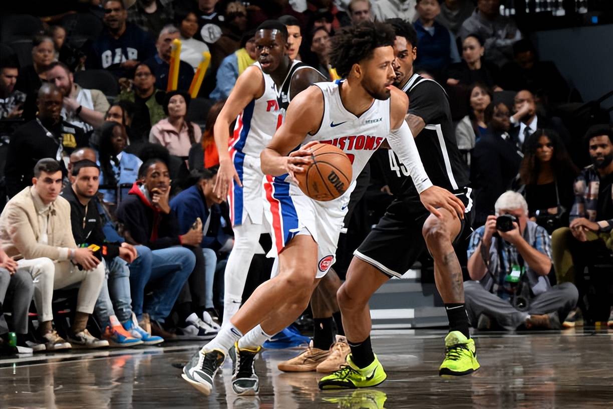 在中线附近 在中线附近